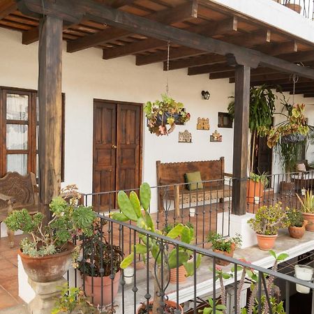 Hotel La Villa Serena Антигуа-Гватемала Экстерьер фото