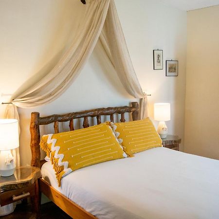 Hotel La Villa Serena Антигуа-Гватемала Номер фото