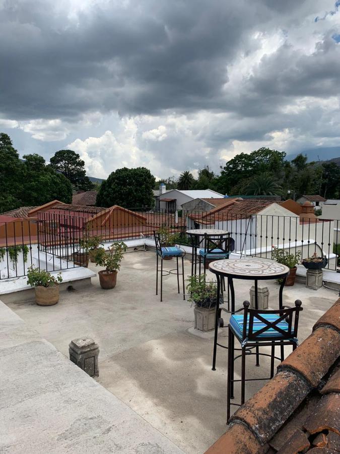 Hotel La Villa Serena Антигуа-Гватемала Экстерьер фото