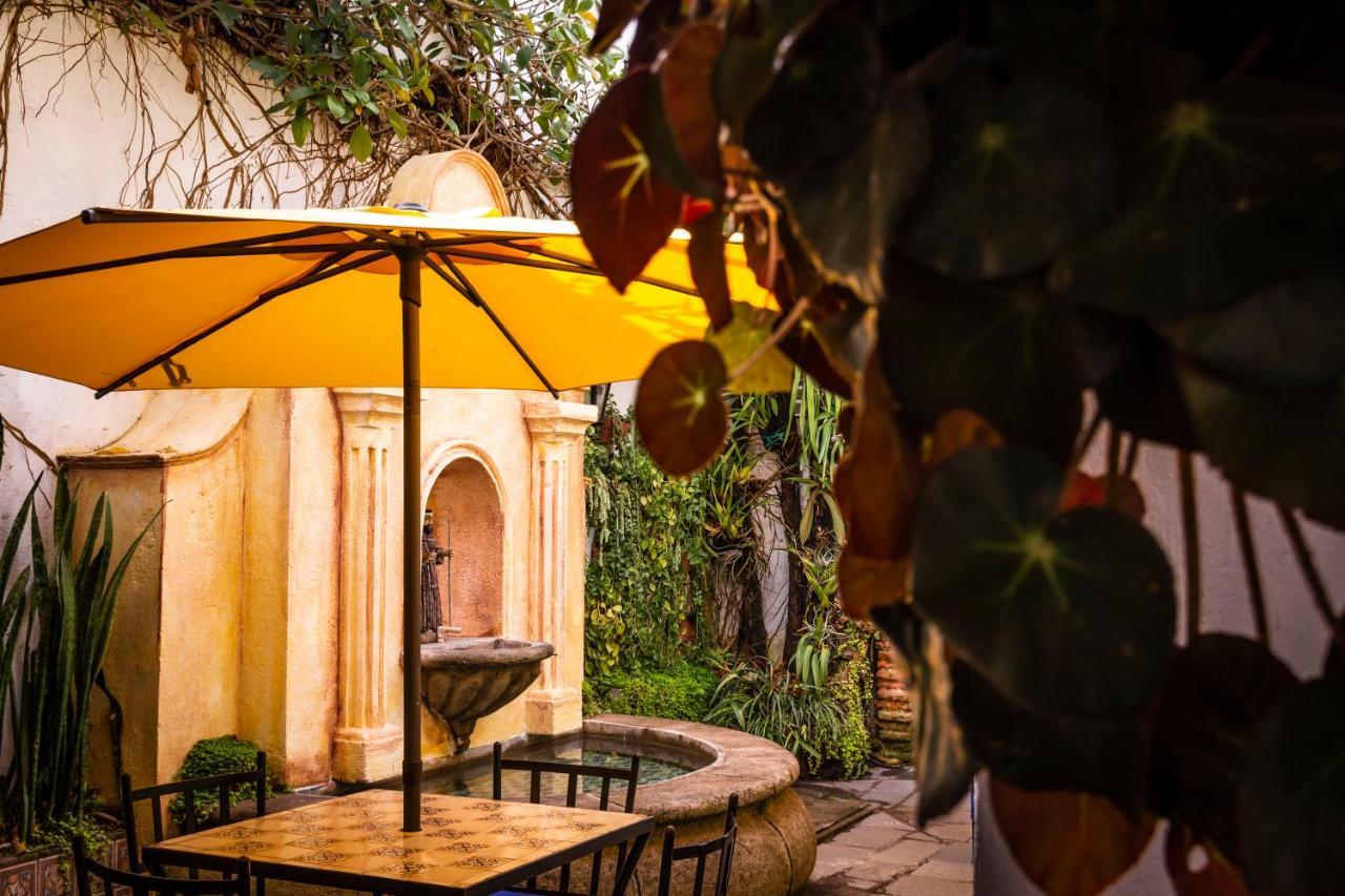 Hotel La Villa Serena Антигуа-Гватемала Экстерьер фото