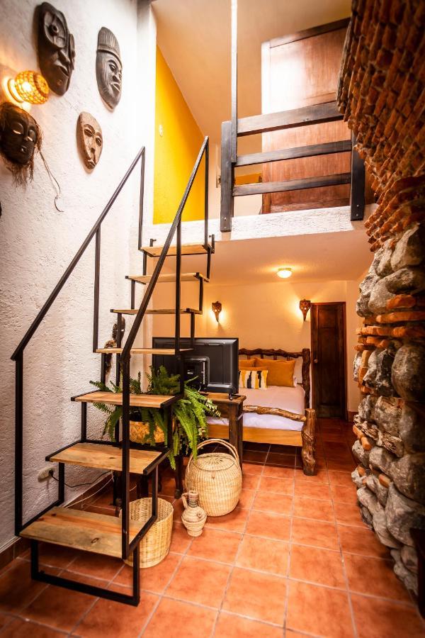 Hotel La Villa Serena Антигуа-Гватемала Экстерьер фото