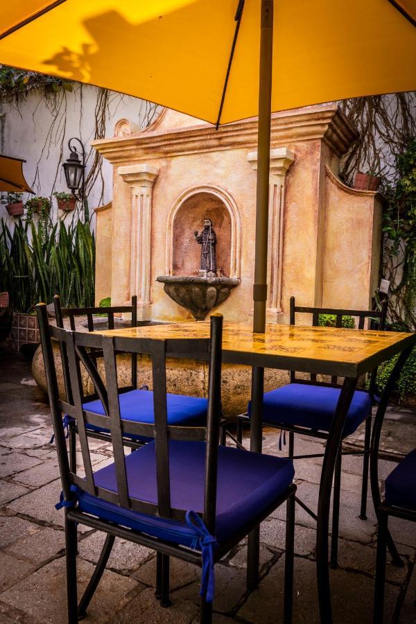 Hotel La Villa Serena Антигуа-Гватемала Экстерьер фото