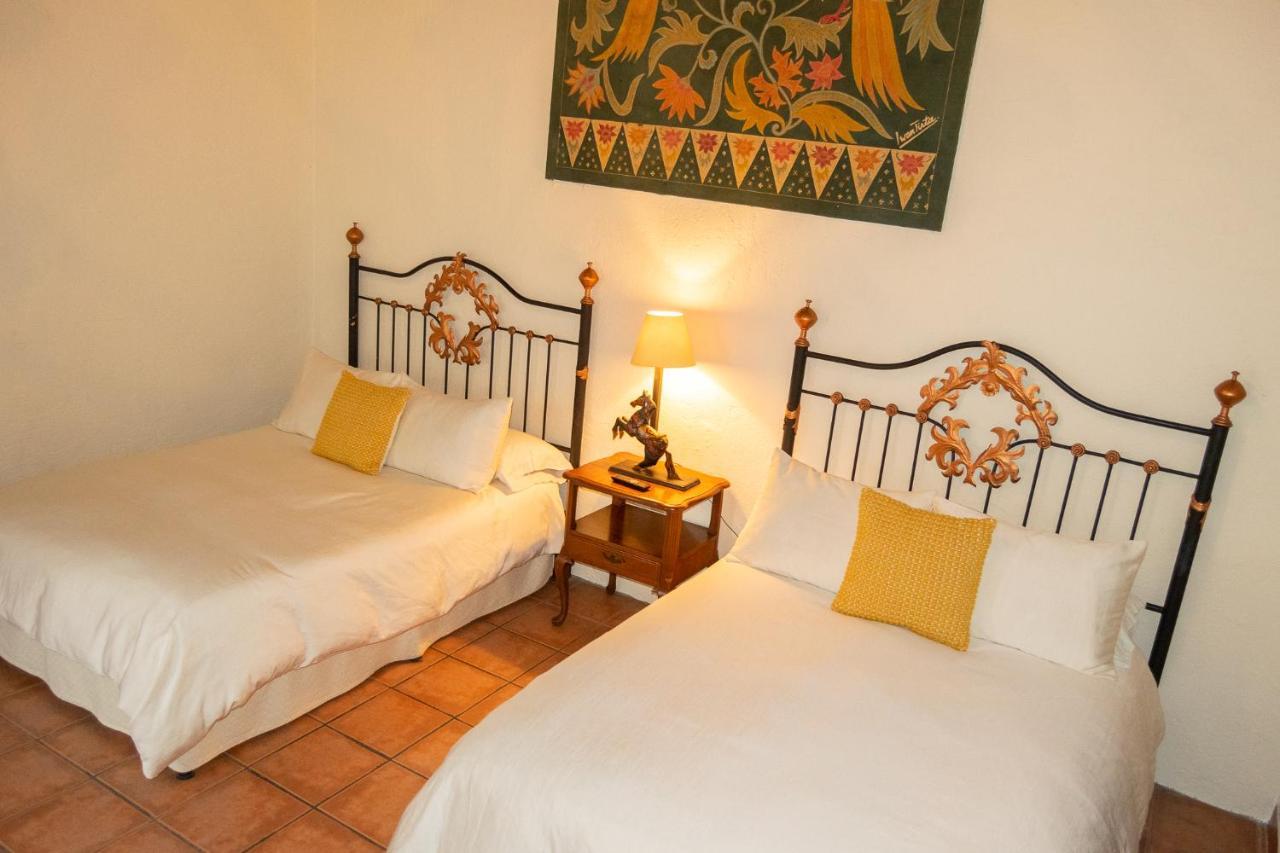 Hotel La Villa Serena Антигуа-Гватемала Экстерьер фото