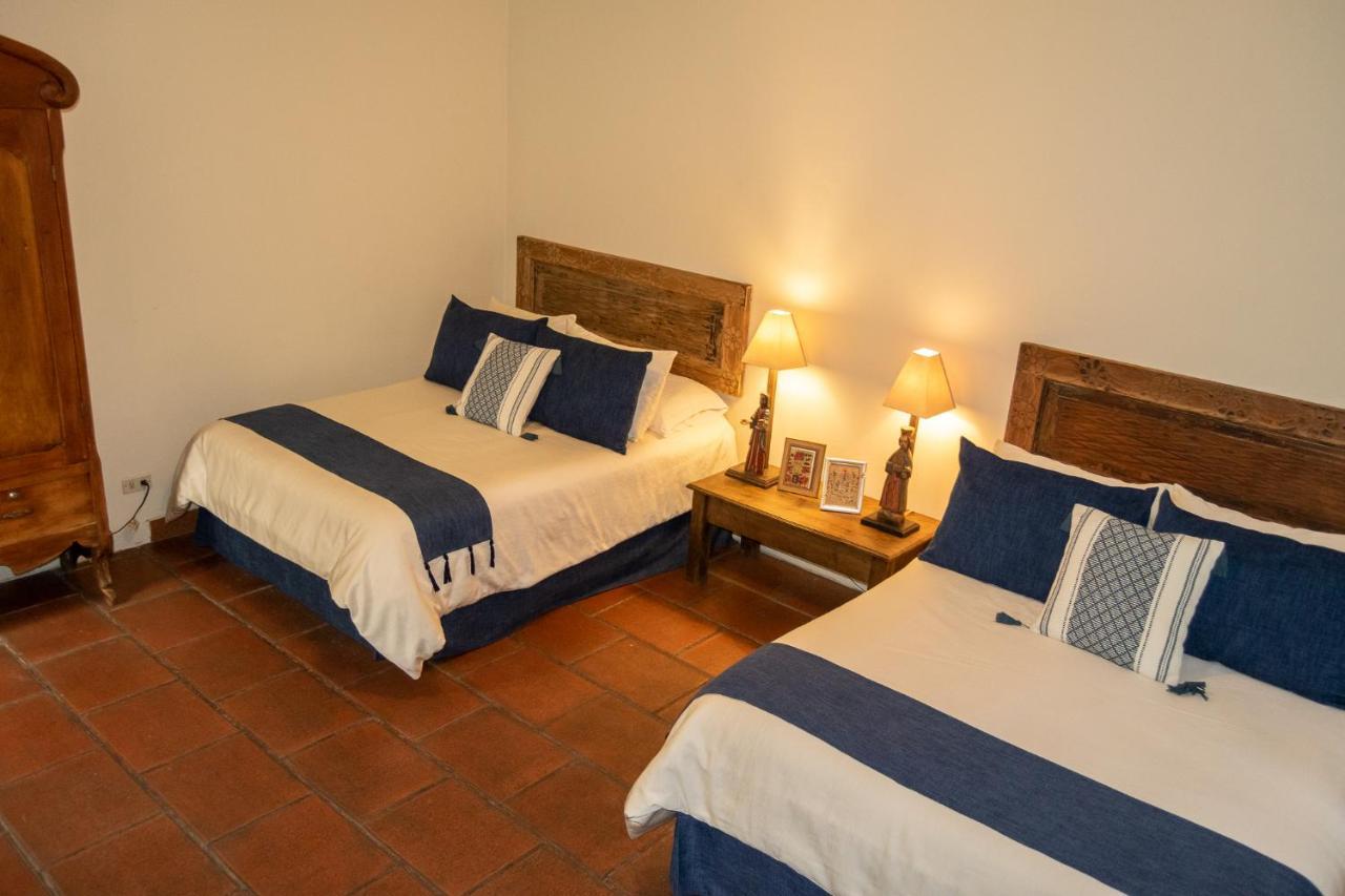 Hotel La Villa Serena Антигуа-Гватемала Экстерьер фото