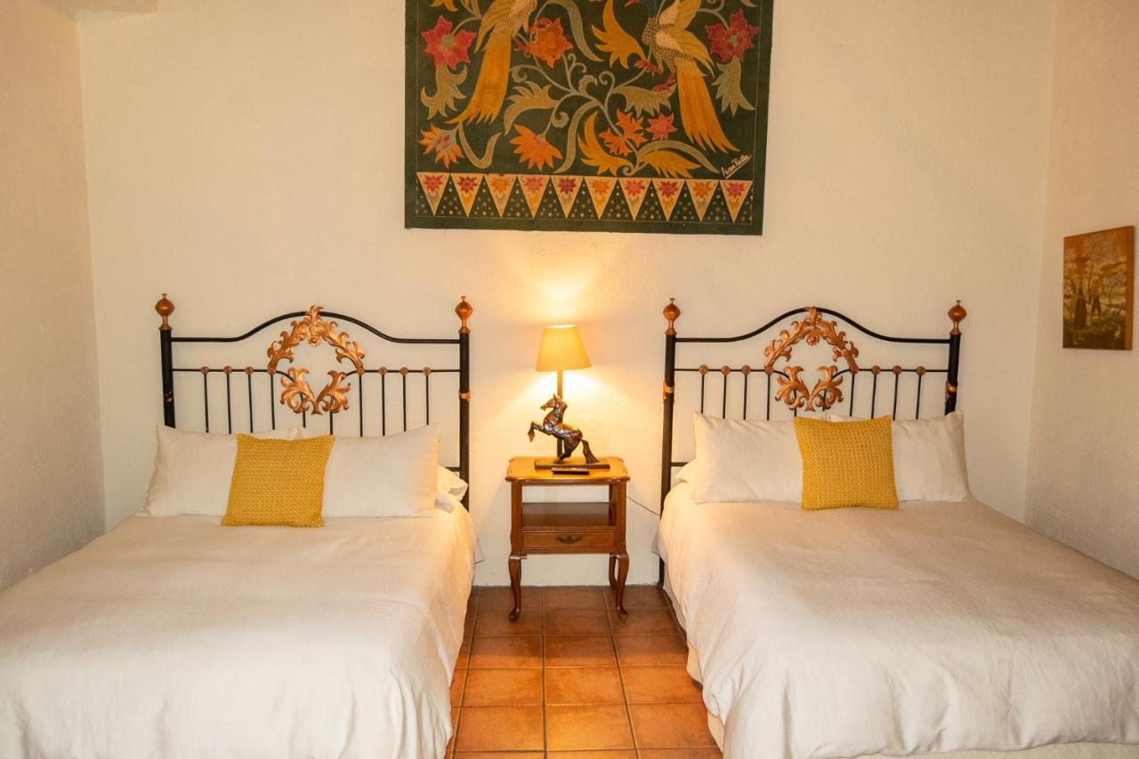 Hotel La Villa Serena Антигуа-Гватемала Экстерьер фото