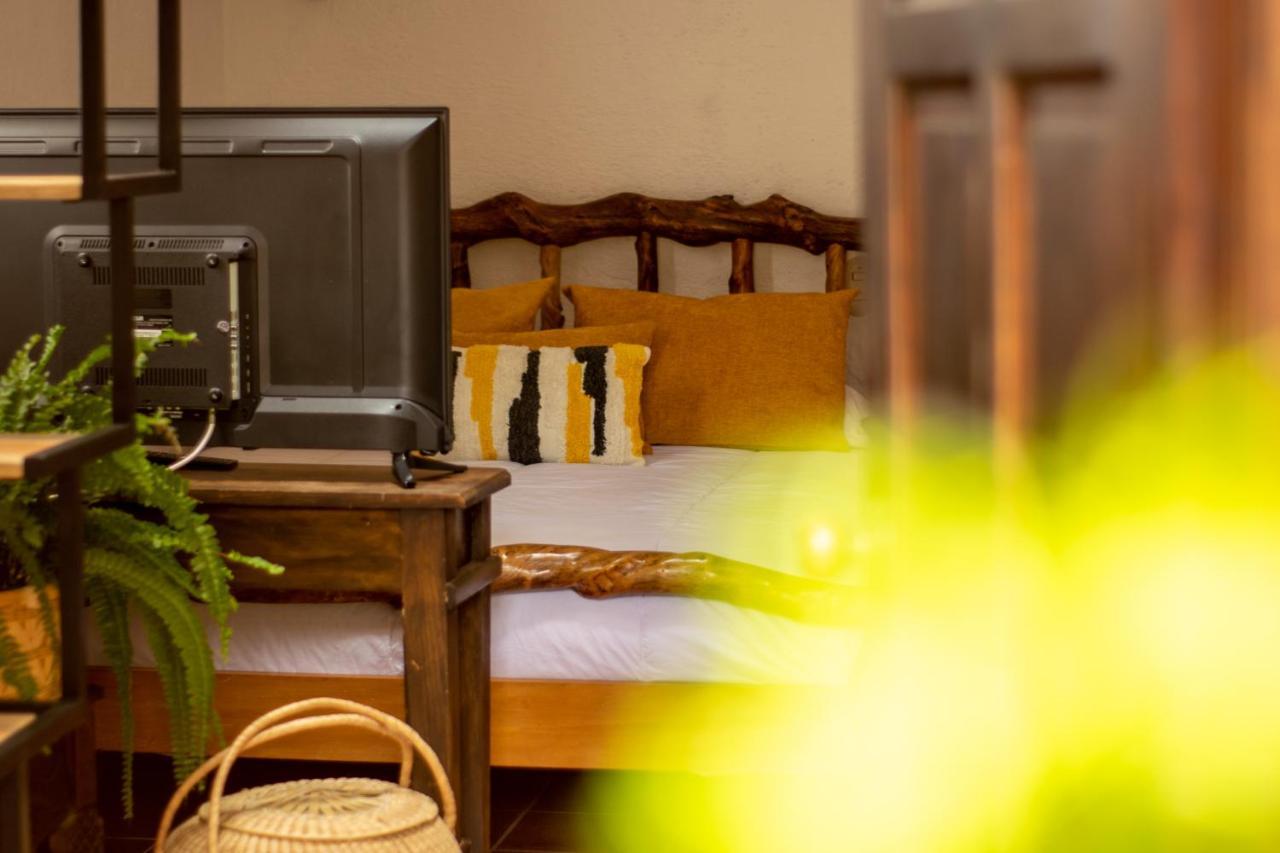 Hotel La Villa Serena Антигуа-Гватемала Экстерьер фото