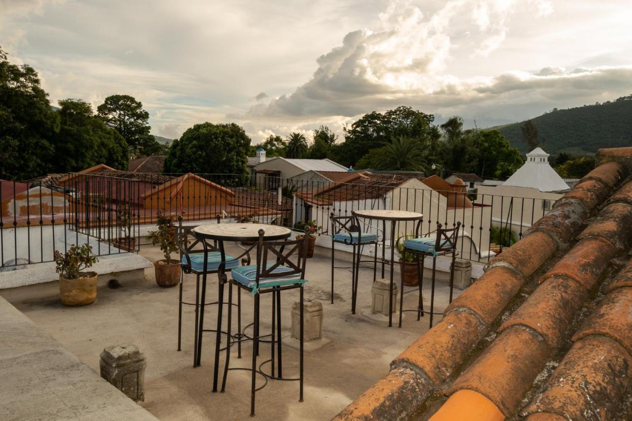 Hotel La Villa Serena Антигуа-Гватемала Экстерьер фото