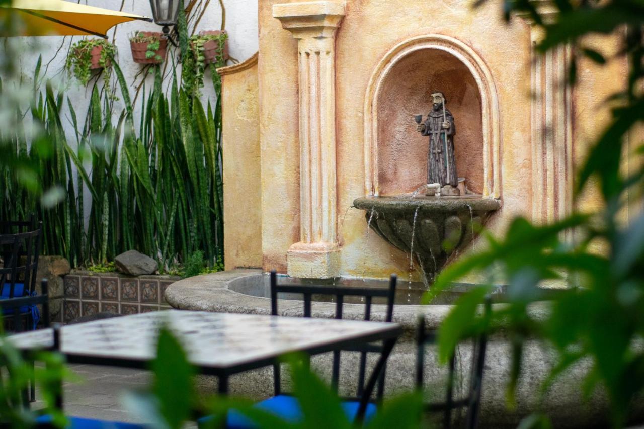 Hotel La Villa Serena Антигуа-Гватемала Экстерьер фото