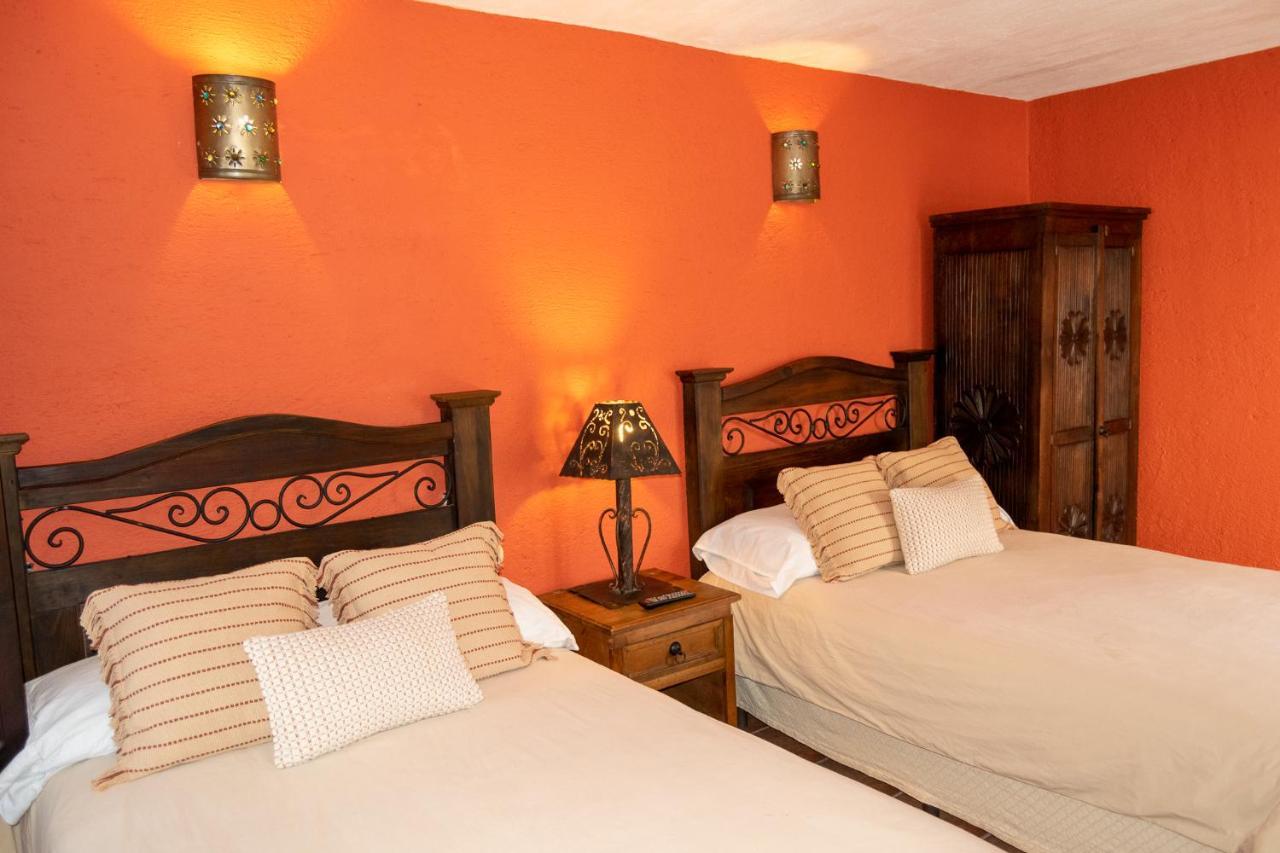 Hotel La Villa Serena Антигуа-Гватемала Экстерьер фото