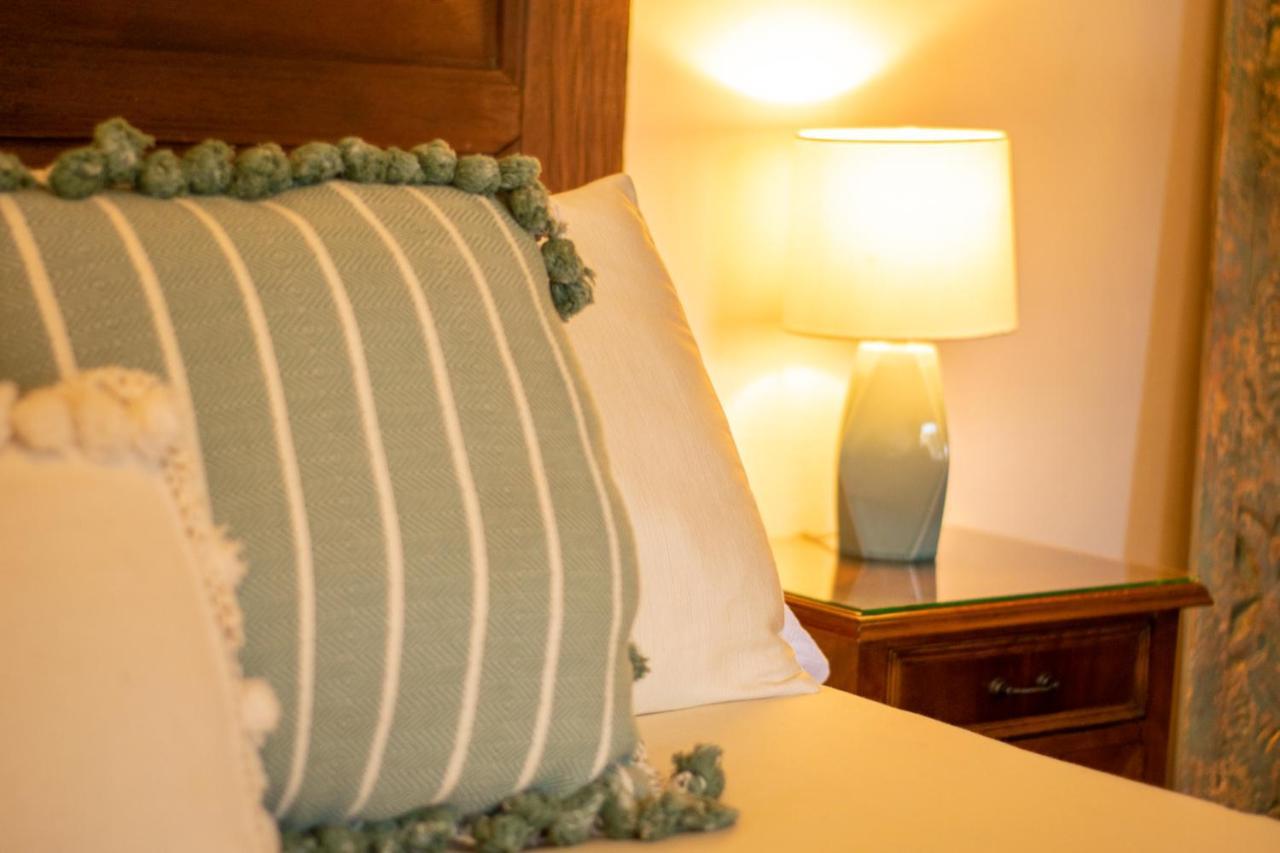 Hotel La Villa Serena Антигуа-Гватемала Экстерьер фото