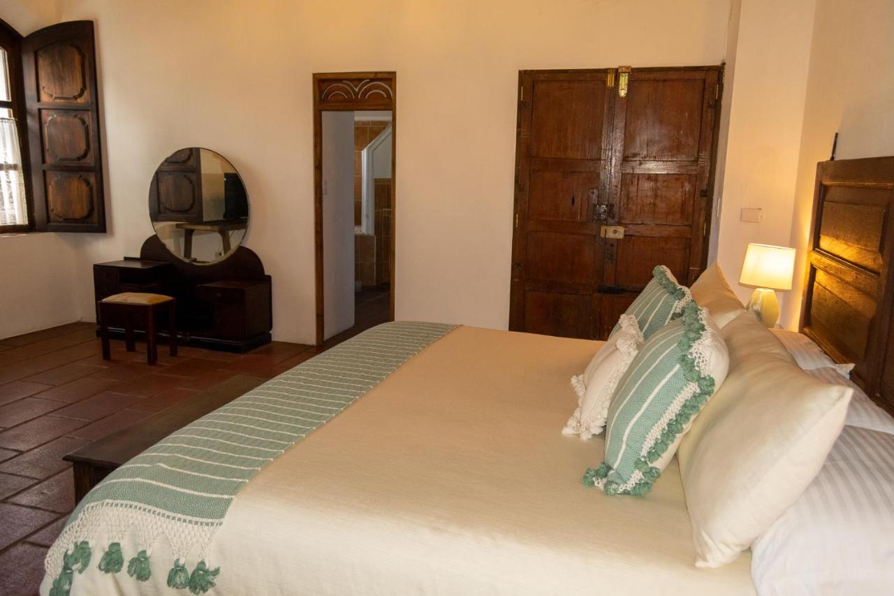 Hotel La Villa Serena Антигуа-Гватемала Экстерьер фото