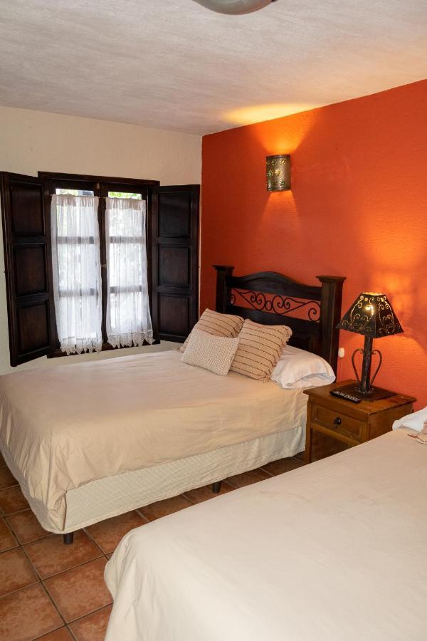 Hotel La Villa Serena Антигуа-Гватемала Экстерьер фото