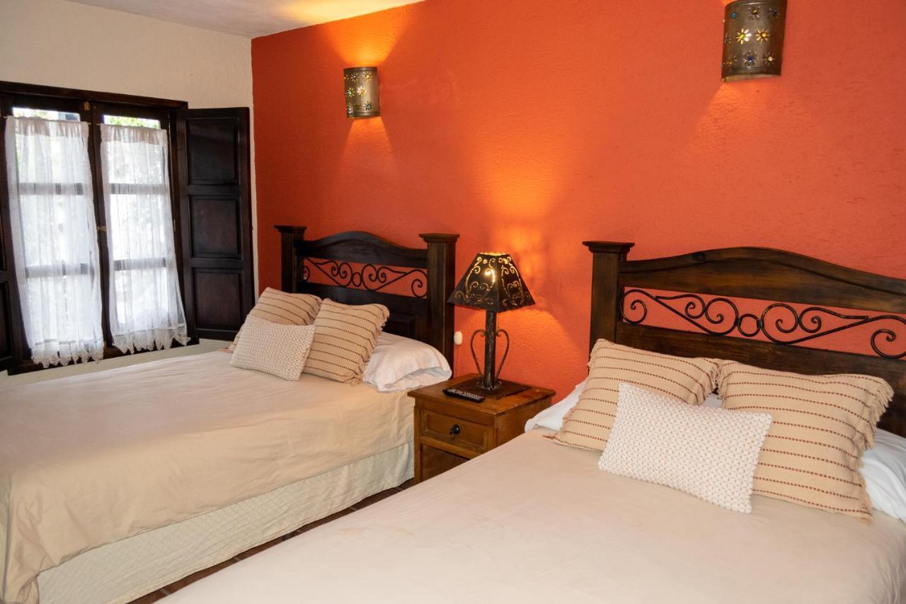 Hotel La Villa Serena Антигуа-Гватемала Экстерьер фото