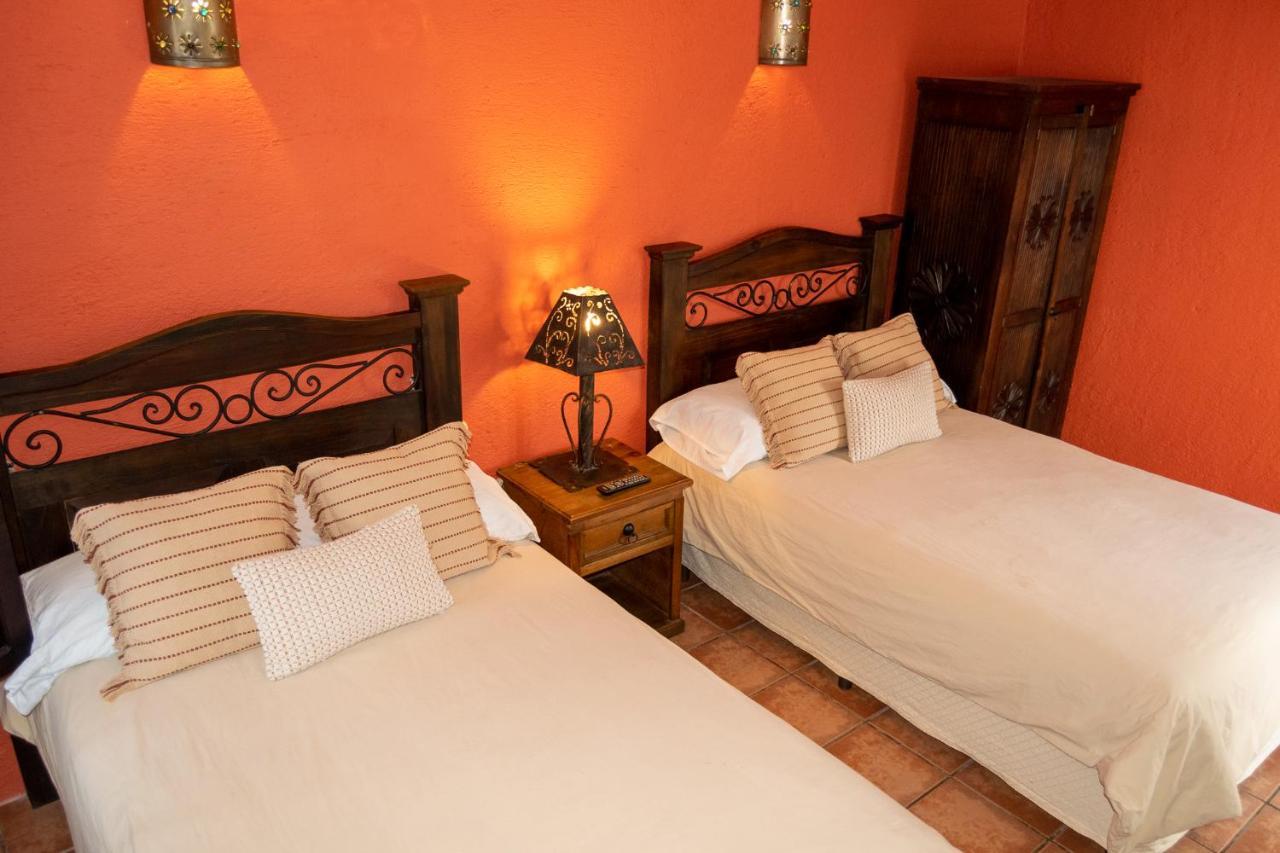 Hotel La Villa Serena Антигуа-Гватемала Экстерьер фото