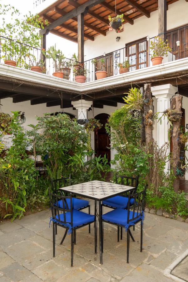 Hotel La Villa Serena Антигуа-Гватемала Экстерьер фото