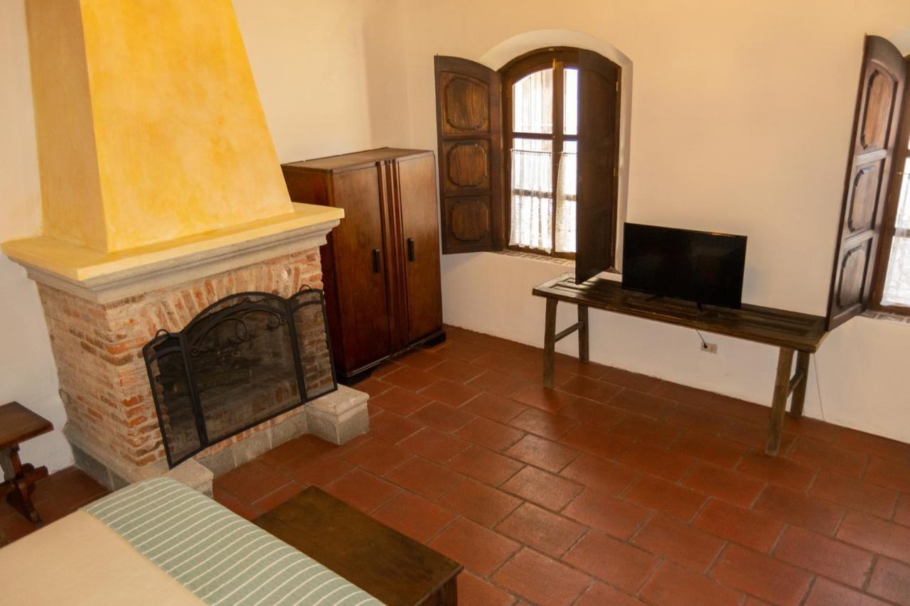 Hotel La Villa Serena Антигуа-Гватемала Экстерьер фото