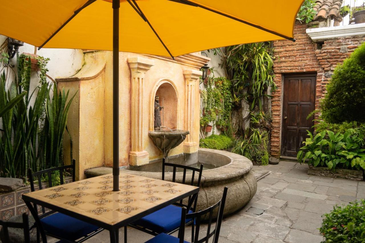 Hotel La Villa Serena Антигуа-Гватемала Экстерьер фото