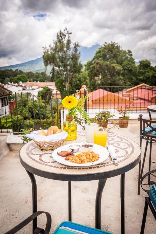 Hotel La Villa Serena Антигуа-Гватемала Экстерьер фото