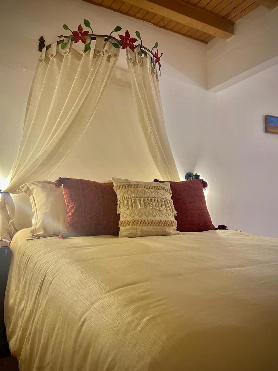 Hotel La Villa Serena Антигуа-Гватемала Экстерьер фото