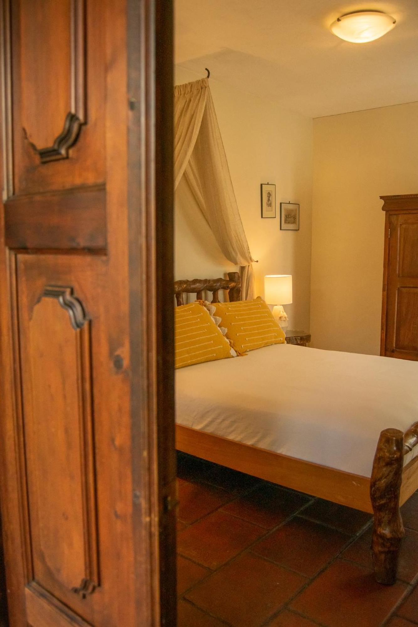 Hotel La Villa Serena Антигуа-Гватемала Номер фото