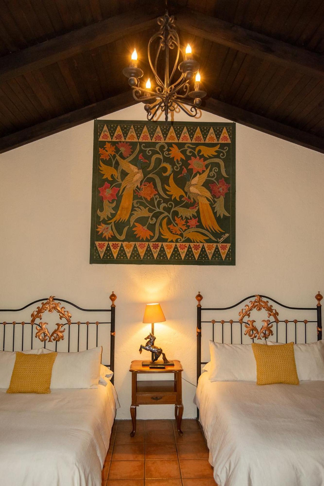 Hotel La Villa Serena Антигуа-Гватемала Номер фото